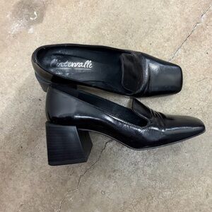 L’intervalle patent leather Black Women's Heeled Loafers